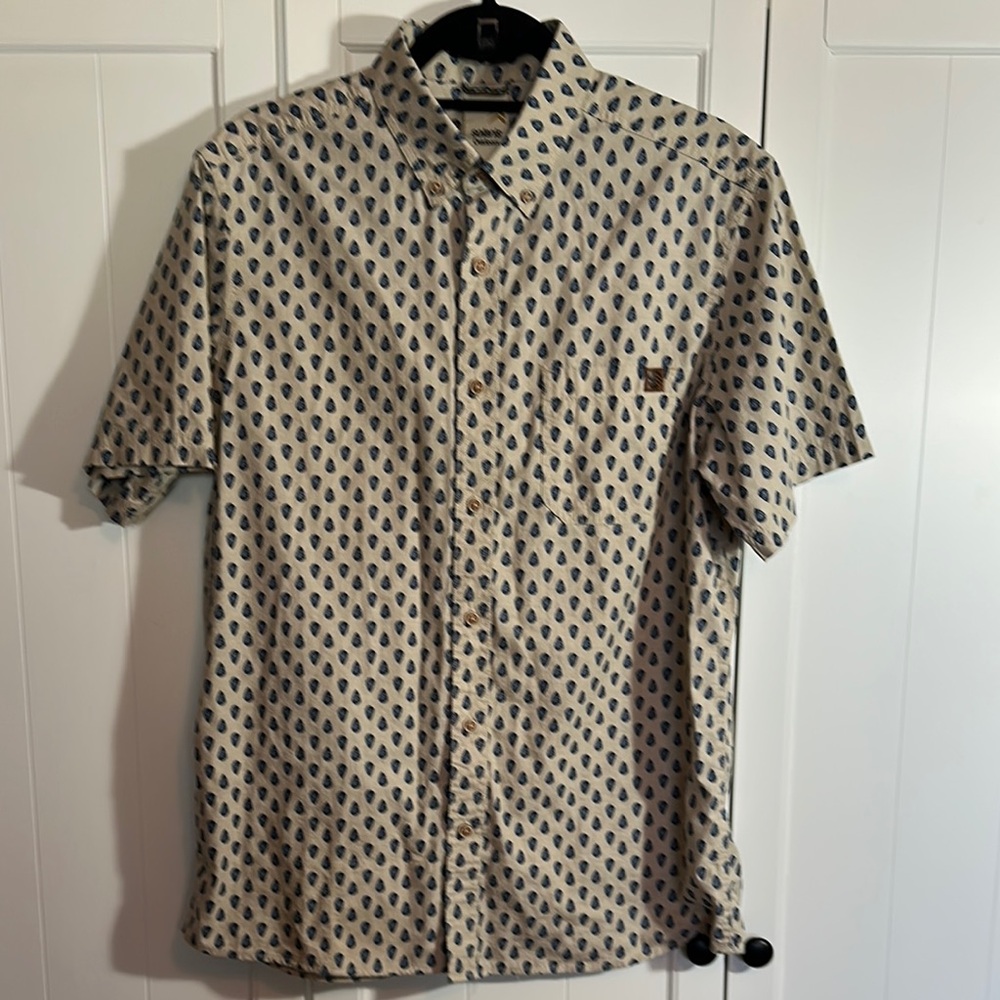 Solaris Outdoors Men’s short sleeve button down with Leather pocket tag